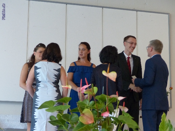 http://www.beruflichesgymnasium.de/pixlie/cache/vs_Abiturzeugnisse 2017_P1030632.JPG